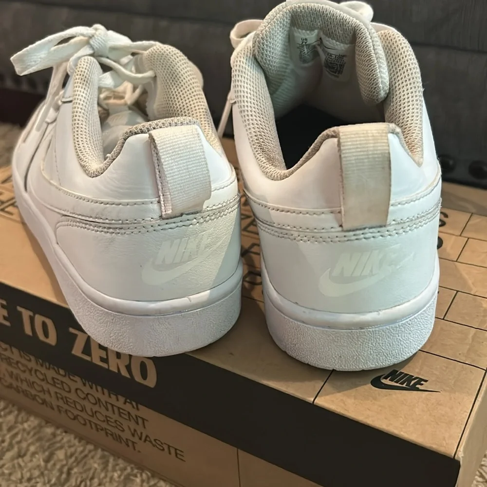 Nike Court Borough Low 2 White Sneakers 7Y / Women’s 8.5